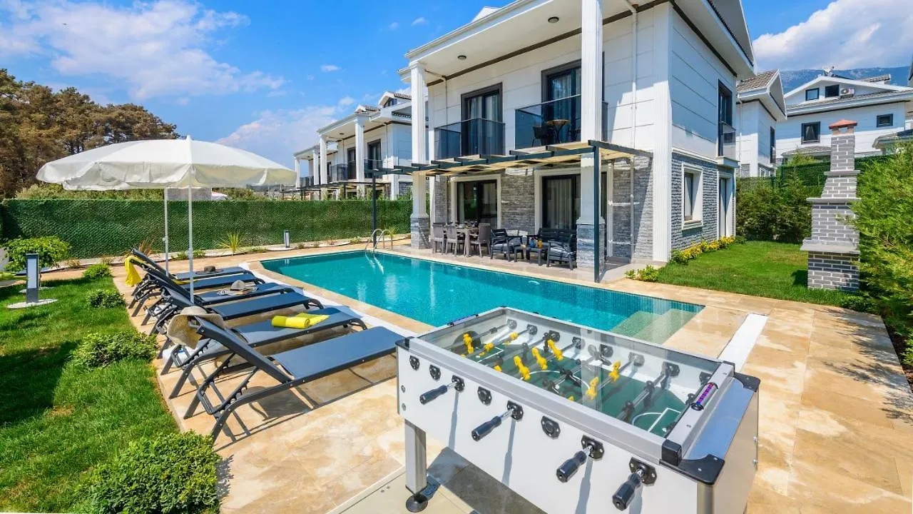 La Vida - 4 Bedroom Holiday Villa In Hisaroenue Oeluedeniz Ovacık 0*,